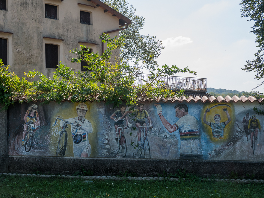 Straße durch die Colli zurück